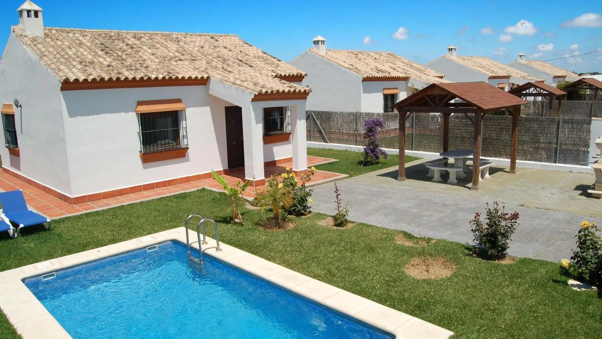 Apartamentos Majadales De Roche contacts